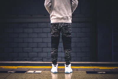 Pantalones con Costuras de Contraste - Image 10