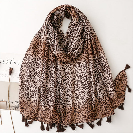 Pañuelo de Seda Voile Estampado Leopardo Degradado Café con Borlas Artesanales Protección Solar