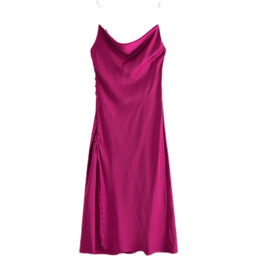 Vestido Elegante con Tirantes Ajustables y Detalles de Abertura