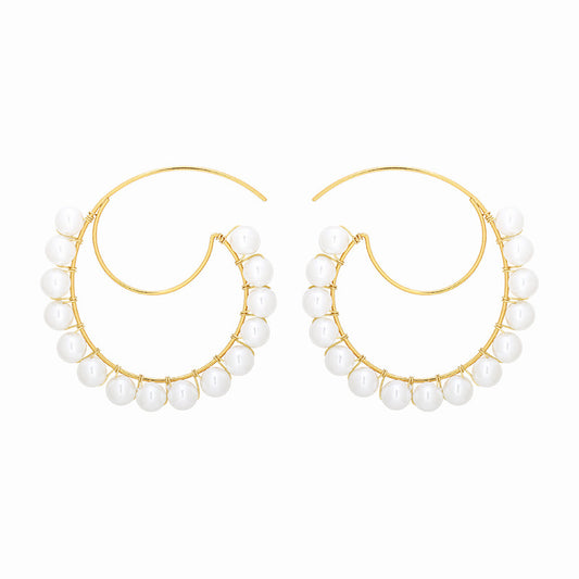 Aretes de Perlas Completas Big C con Ganchos Dorados - Diseño Minimalista