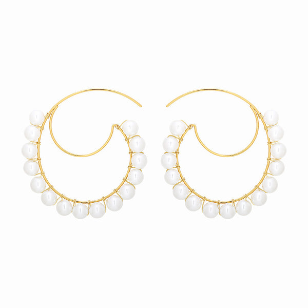 Aretes de Perlas Completas Big C con Ganchos Dorados - Diseño Minimalista