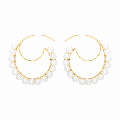 Aretes de Perlas Completas Big C con Ganchos Dorados - Diseño Minimalista