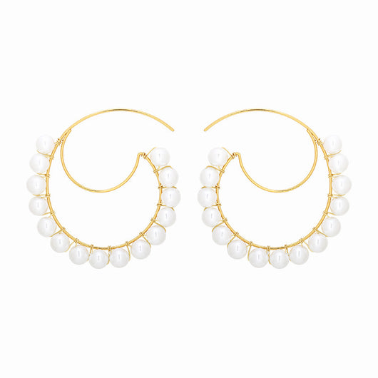 Aretes de Perlas Completas Big C con Ganchos Dorados - Diseño Minimalista
