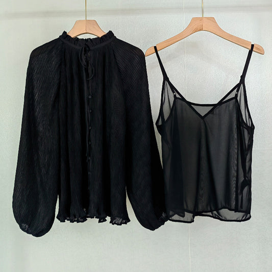 Blusa Elegante con Cuello Volante, Cordones y Mangas Farol Plisadas