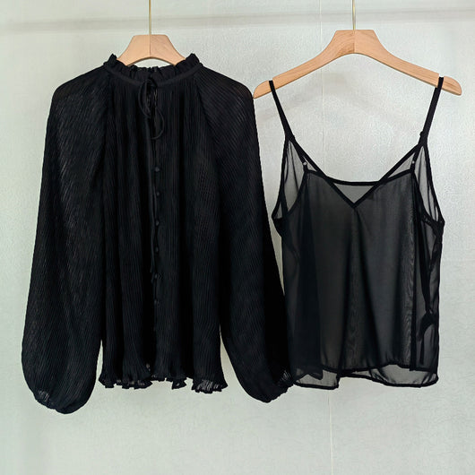 Blusa Elegante con Cuello Volante, Cordones y Mangas Farol Plisadas