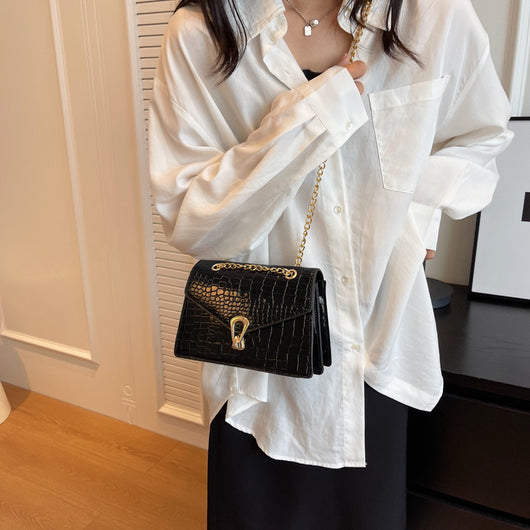 Bolso Bandolera Crossbody con Estampado Cocodrilo y Cadena Dorada - Image 3