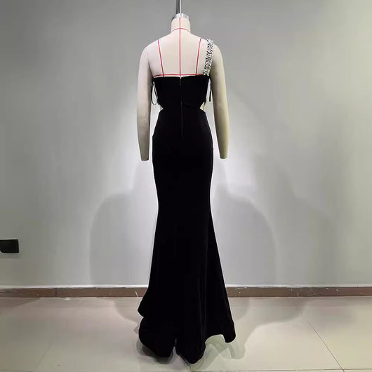 Vestido Asimétrico con Hombro Único y Detalles de Diamantes - Image 3