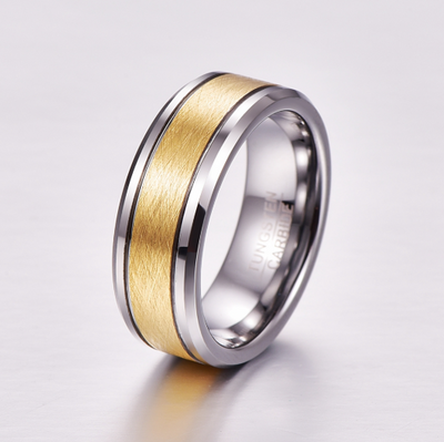 Anillo de Matrimonio Tungsteno Carburo 8mm Dorado con Centro Cepillado y Bordes Biselados - Image 5