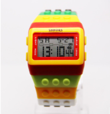 Reloj Digital con Diseño de Bloques de Construcción - Image 7