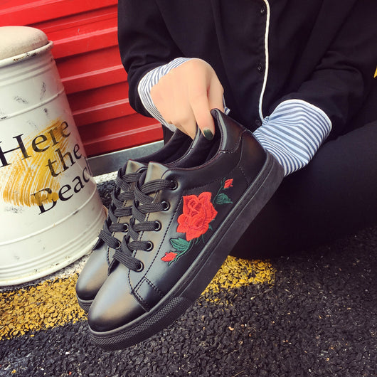 Zapatillas Blancas con Bordado de Rosas para Niña - Image 12