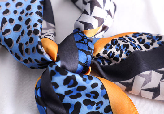 Pañuelo de Seda Estampado Leopardo con Protección Solar para Mujer - Image 11