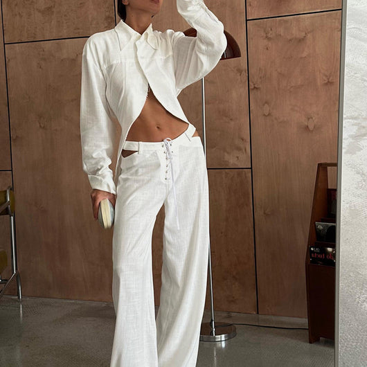 Conjunto Dos Piezas: Blusa Blanca Cropped con Cuello Solapa y Pantalón Ancho Calado con Amarre - Image 10