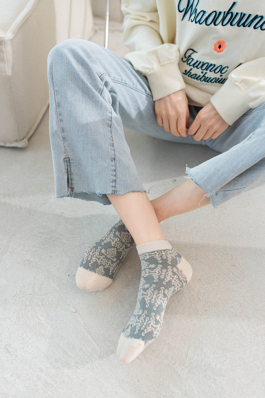 Calcetines de Malla Jacquard Ultrafinos para Mujer - Estilo Retro Ins - Image 16