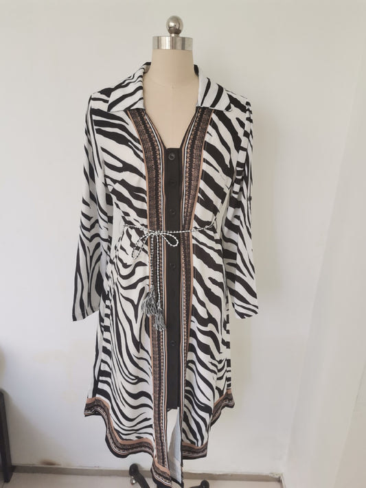 Vestido Largo Camisero con Estampado Geométrico Blanco y Negro - Image 2