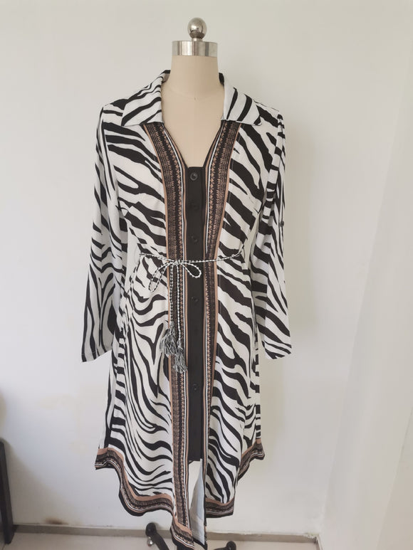 Vestido Largo Camisero con Estampado Geométrico Blanco y Negro