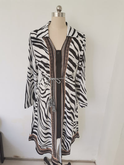 Vestido Largo Camisero con Estampado Geométrico Blanco y Negro - Image 2