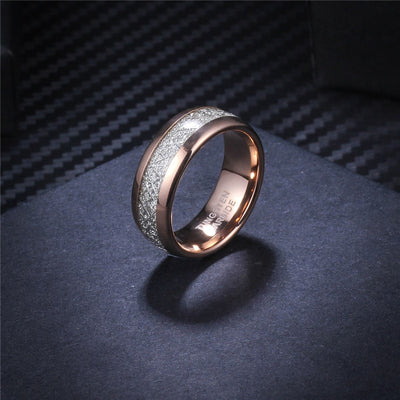 Anillo de Oro Rosado con Incrustación de Meteorita