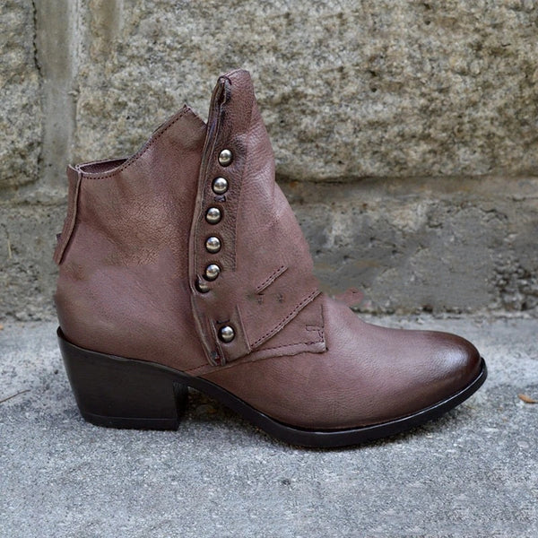 Botas Martin con Tacón Robusto y Tachuelas