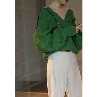 Suéter Suelto con Cuello en V y Textura Retorcida - Colección Otoño - Image 2