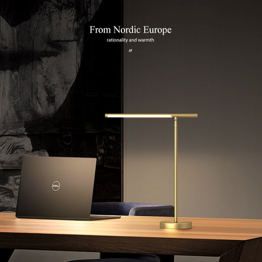 Lámpara de Mesa Articulada en Latón - Diseño Minimalista de Lujo - Image 13