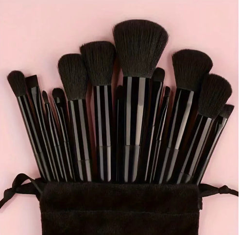 Set de Brochas de Maquillaje Portátil en Bolsa de Tela Suave - Image 8