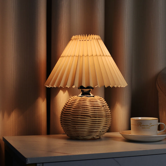 Abajur de Cabeceira Plissado - Iluminação Elegante para o seu Quarto