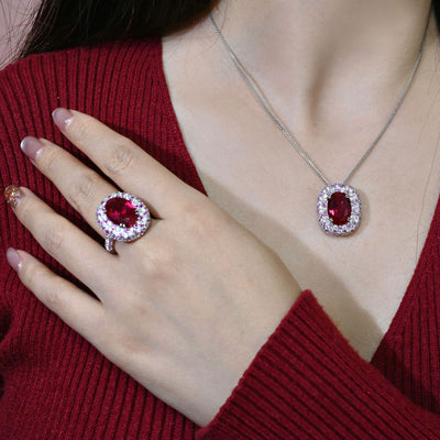 Anillo Oval con Rubí Central y Diamantes Engarzados - Image 2