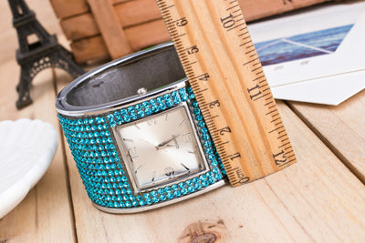 Reloj de Moda con Diamantes - Image 18
