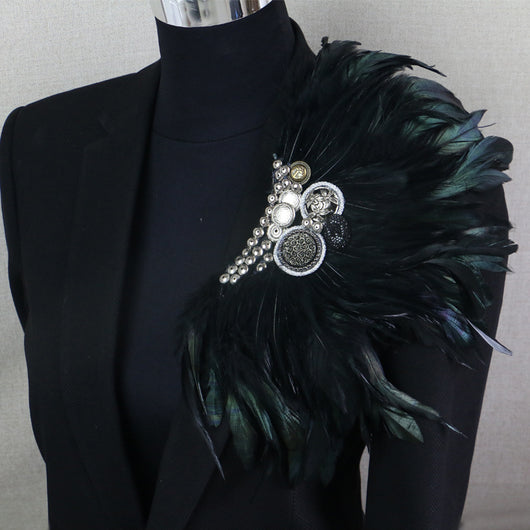 Broche de Pluma para Cantantes y Artistas de Escena