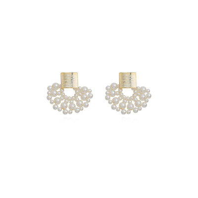 Aretes Artesanales de Perlas Tejidas con Diseño Festoneado - Image 5