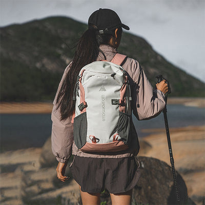 Mochila de Senderismo Impermeable con Almacenamiento Versátil - Image 3