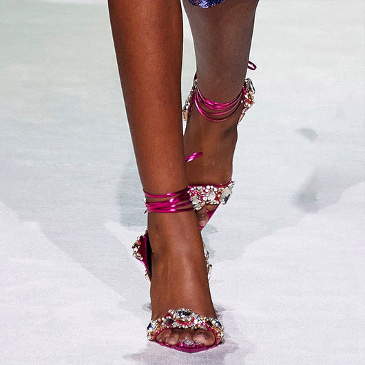 Zapatos de Tacón Alto Puntiagudo con Cristales para Eventos y Pasarela - Image 9