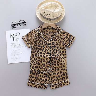 Pijama Infantil Estampado Leopardo en Seda de Hielo - Manga Corta