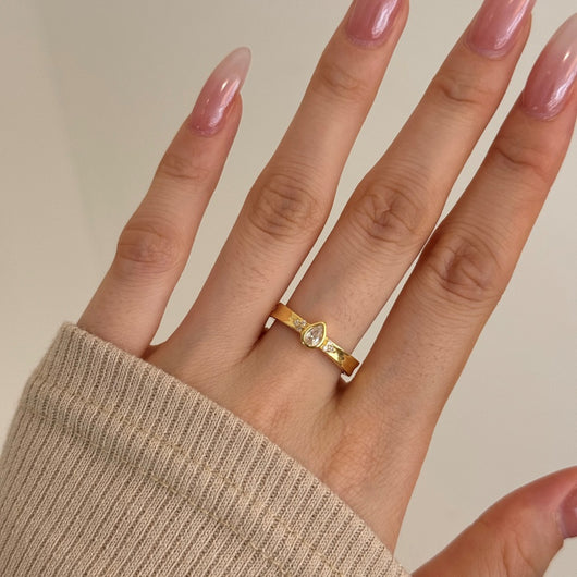 Anillo Retro de Mujer en Metal con Forma de Pera y Acabado Cepillado