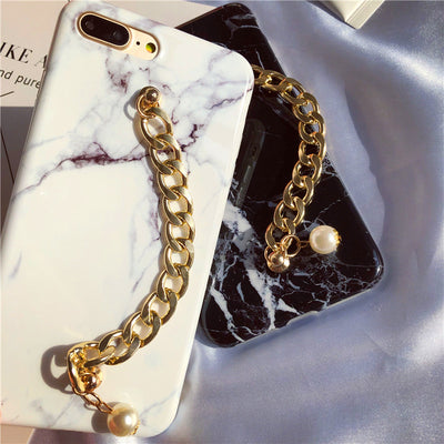 Funda para celular con cadena de perlas y mármol - Image 2