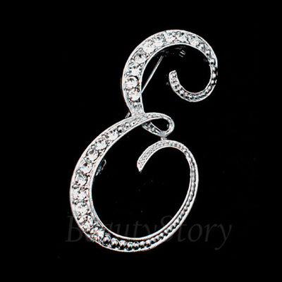 Broche de letra con diamantes - Image 19