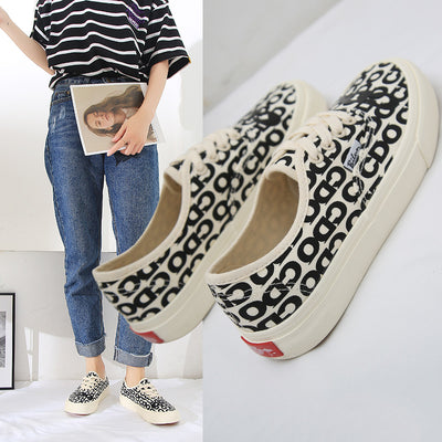 Zapatillas de Lona para Parejas con Letras - Diseño Casual Unisex - Image 6