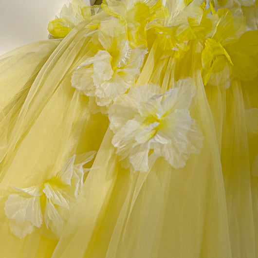 Vestido Strapless de Malla Floral con Tirantes - Image 8