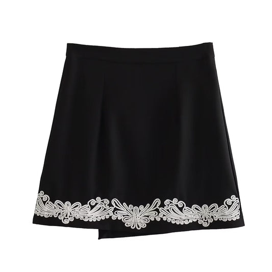 Traje Conjunto Falda Tubo con Blusa Bordada y Detalle Anudado - Image 2