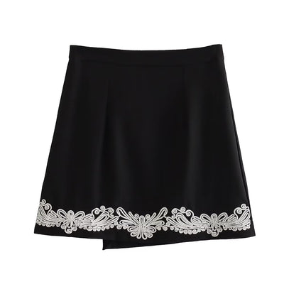 Traje Conjunto Falda Tubo con Blusa Bordada y Detalle Anudado - Image 2