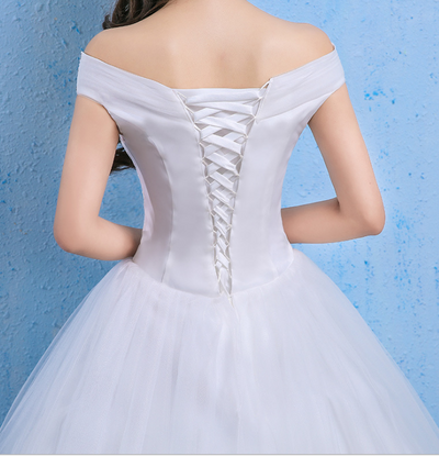 Vestido de Novia Coreano Hombro Descubierto con Cola - Image 4