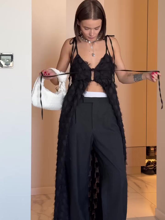 Blusa Larga con Tirantes y Borlas Decorativas - Image 2