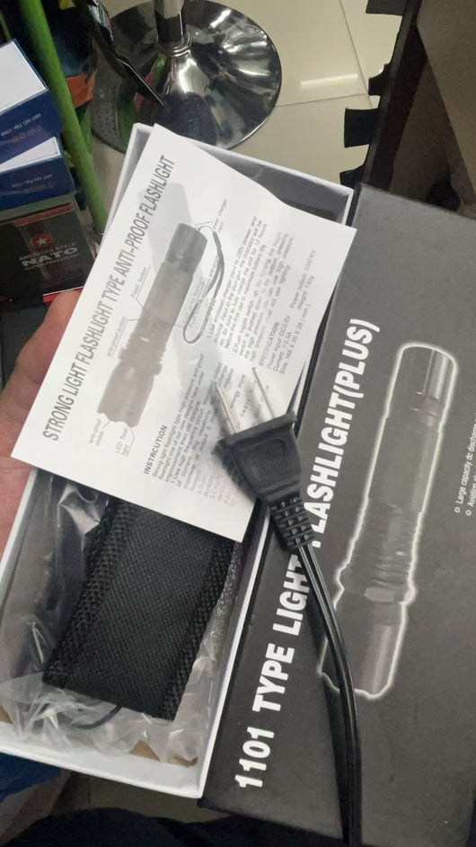 Linterna Táctica de Alta Intensidad para Defensa Personal - Image 12