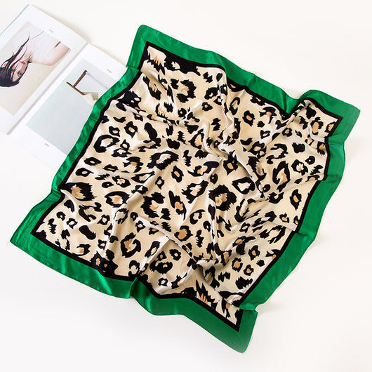 Kit de Pañuelos y Bufandas Leopardo 70 Profesional para Mujer - Image 7