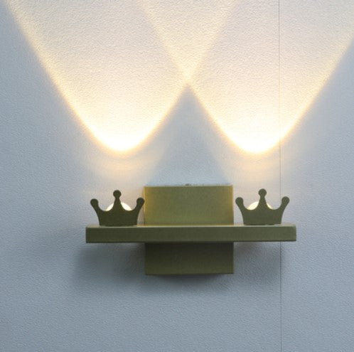 Lámpara de Pared Dorada Crown - Iluminación Elegante para Dormitorio, Sala y Pasillos - Image 12