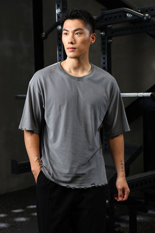 Playera Suelta de Algodón Rasgada para Hombre - Image 10