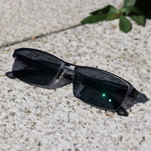 Gafas de Lectura Fotocromáticas con Armazón de Aleación y Protección Solar - Image 4