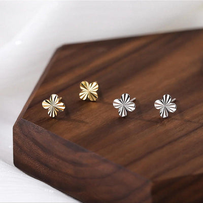 Aretes Minimalistas de Lujo - Elegancia Simple y Sofisticada