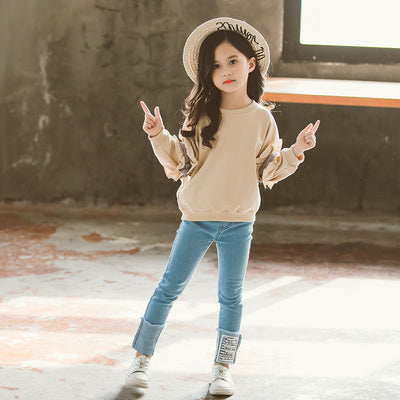 Conjunto de Dos Piezas: Jeans con Mangas de Encaje para Niñas - Image 7