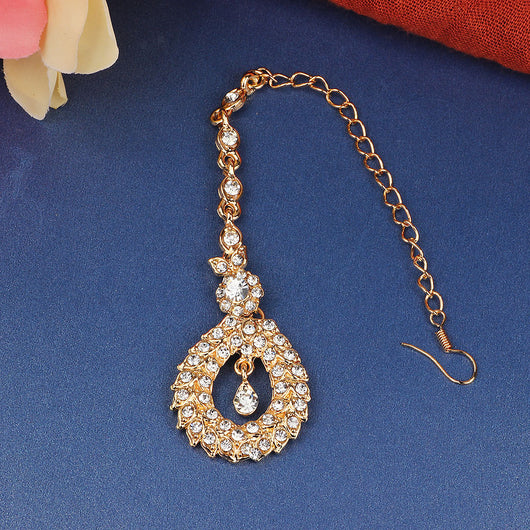 Conjunto de 3 Piezas: Collar, Aretes y Cadena Frontal con Cristales Blancos - Image 7